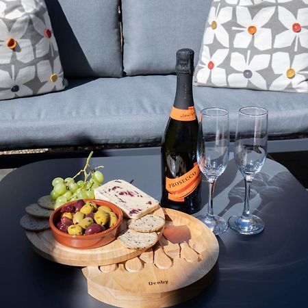 Elliot Oliver - 2 Bedroom Garden Apartment With Parking Cheltenham Kültér fotó