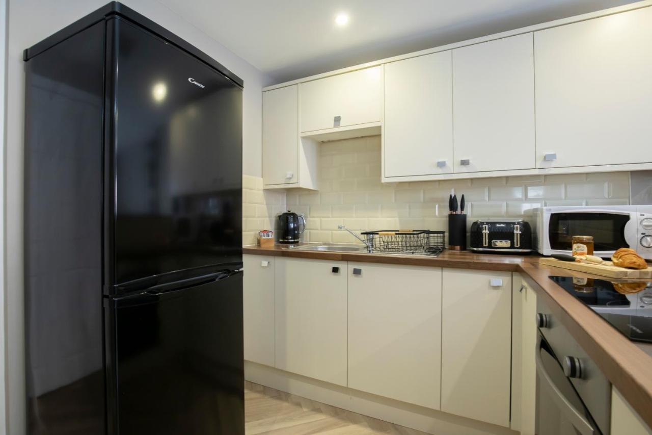 Elliot Oliver - 2 Bedroom Garden Apartment With Parking Cheltenham Kültér fotó