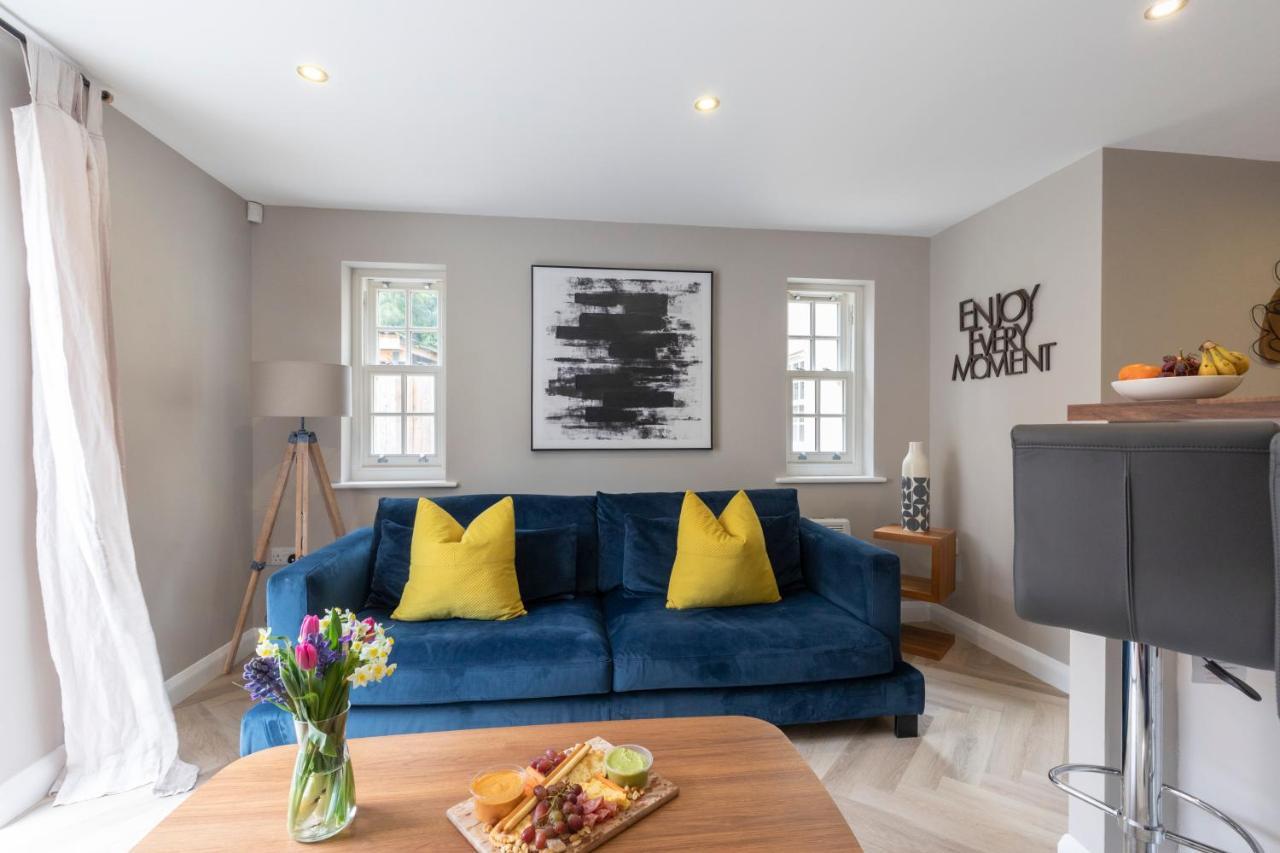 Elliot Oliver - 2 Bedroom Garden Apartment With Parking Cheltenham Kültér fotó