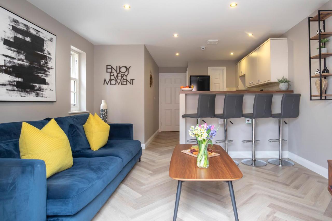 Elliot Oliver - 2 Bedroom Garden Apartment With Parking Cheltenham Kültér fotó