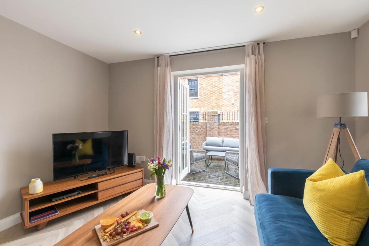 Elliot Oliver - 2 Bedroom Garden Apartment With Parking Cheltenham Kültér fotó