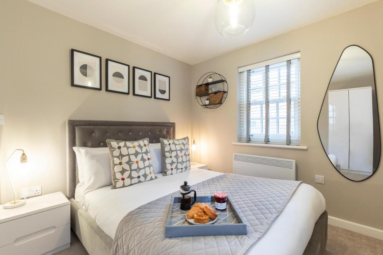 Elliot Oliver - 2 Bedroom Garden Apartment With Parking Cheltenham Kültér fotó